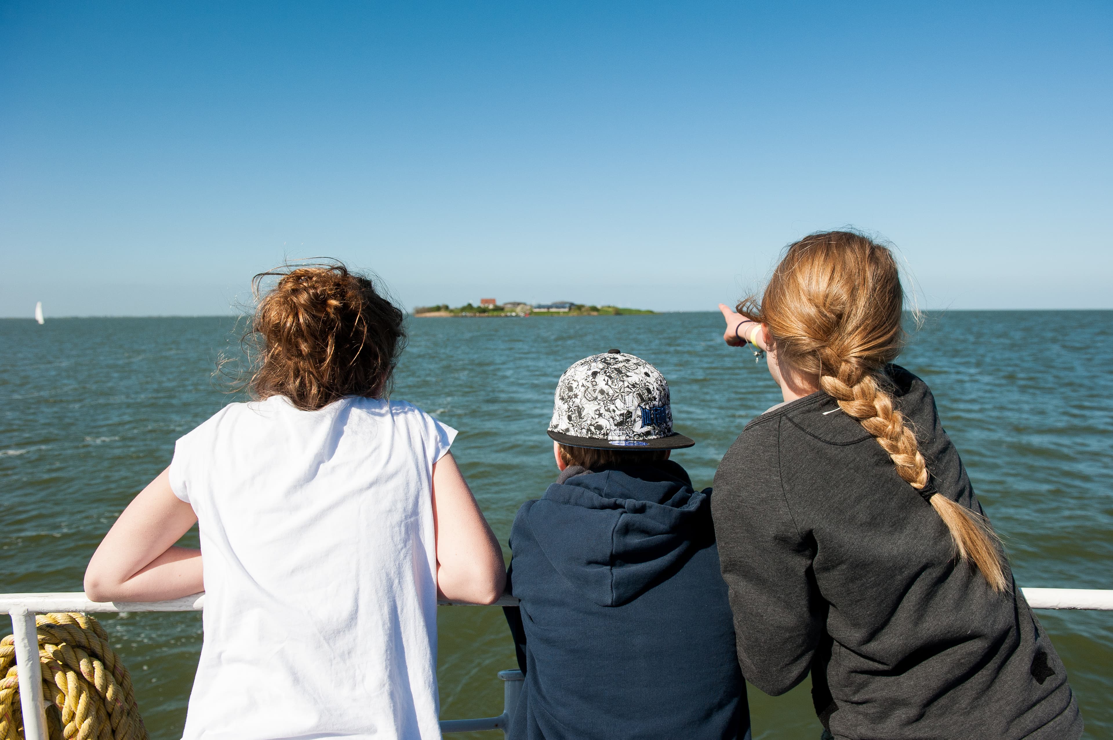 het dagje uit begint al op de boot naar het eiland toe