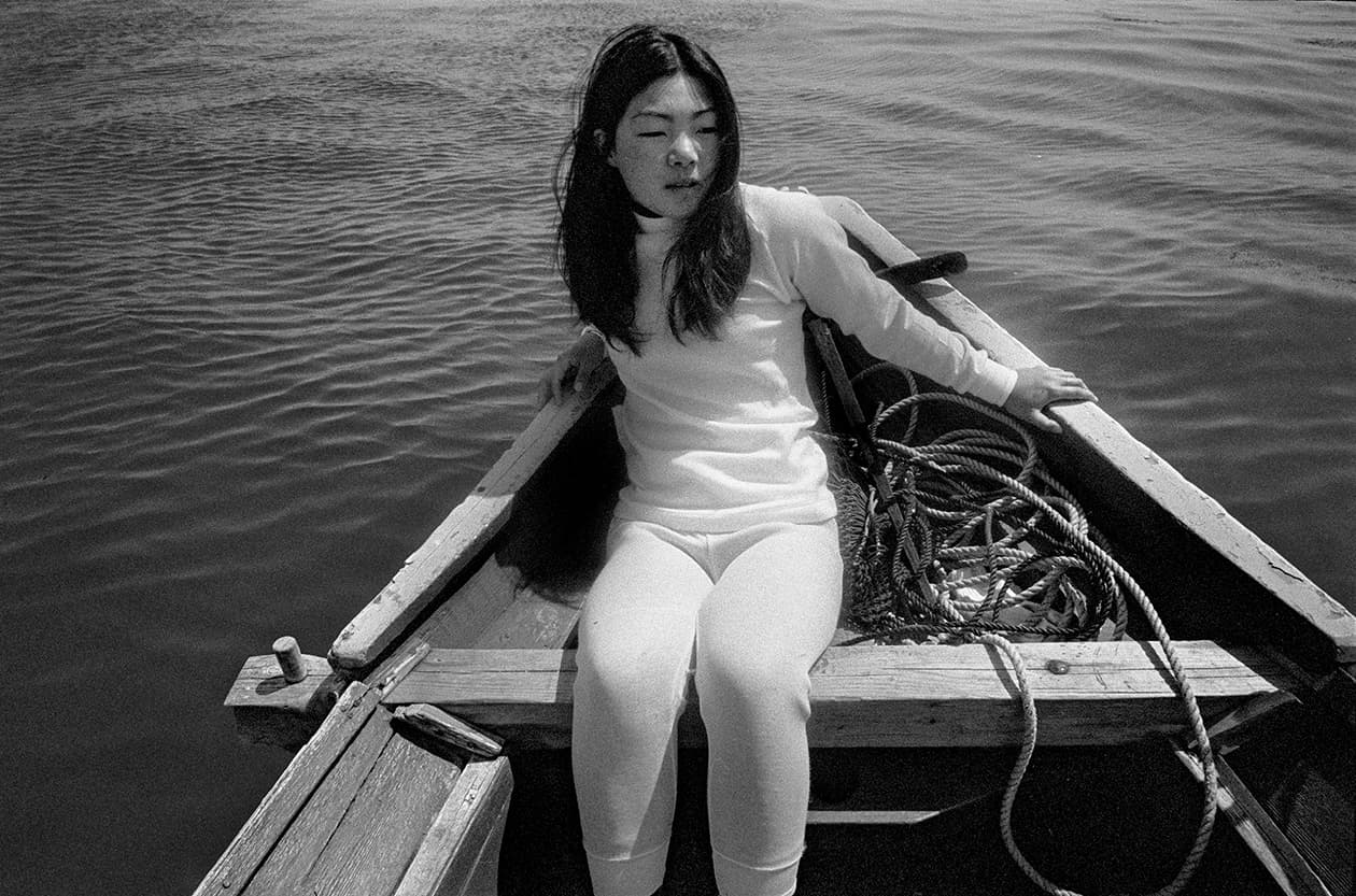 Niet ver van het strand van Nishinohama Fuseda ,  1974 Courtesy of Uraguchi Estate