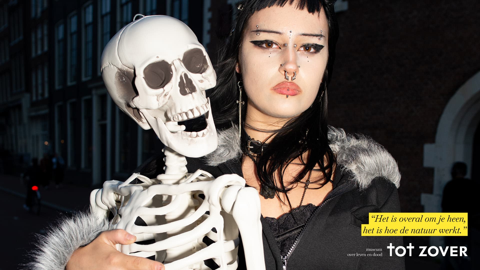 Portret met 'Selfie-skelet'. Wat is het mooiste dat jij kan zeggen over de dood?