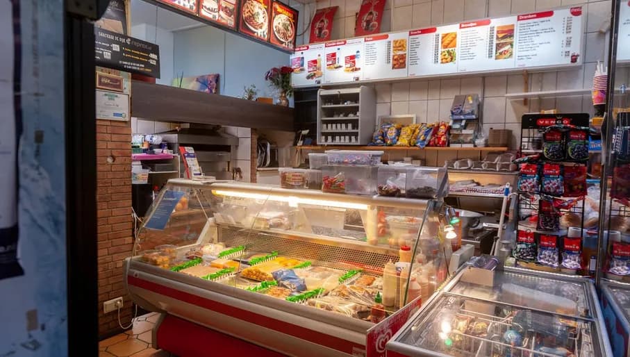 Interior of Snackbar De Dijk