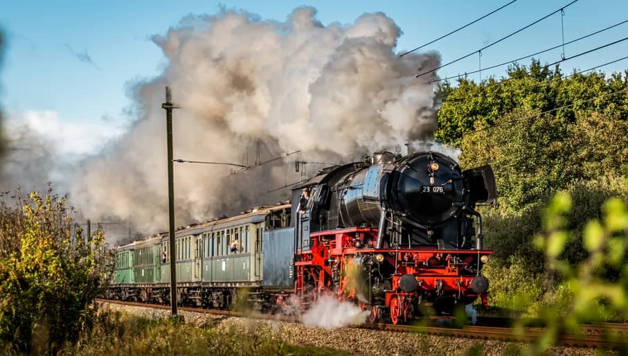 Historic steam train ride by the Stoomgenootschap.