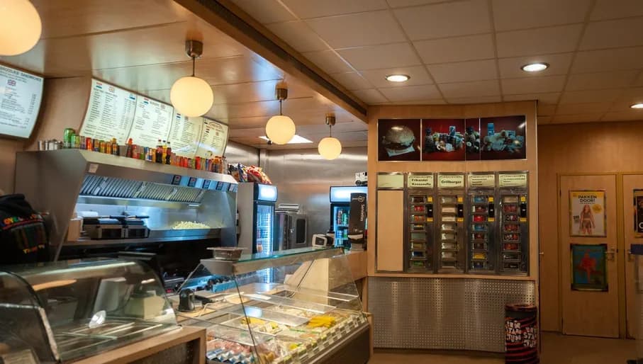 Automatic Snack Wall and interior at Snackbar Constantijn
