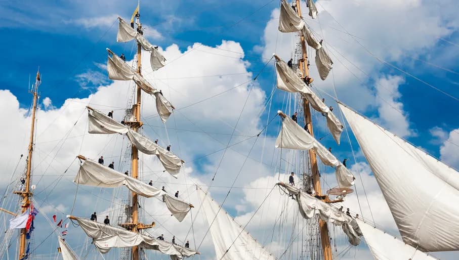 Masten van de Guayas tijdens de SAIL In.