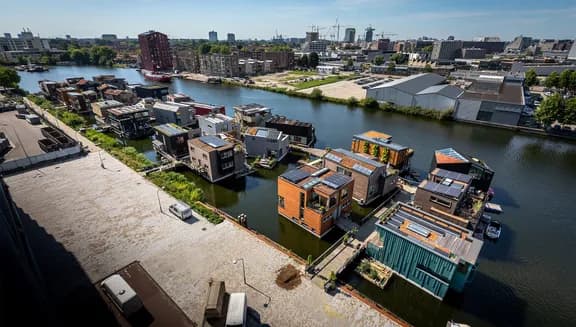 Schoonschip cicular neighbourhood. A nature initiative for increasing biodiversity.
