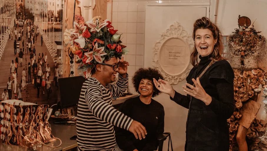 people dressing up at Stichting de Modestraat