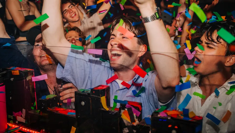 Club NYX people dancing