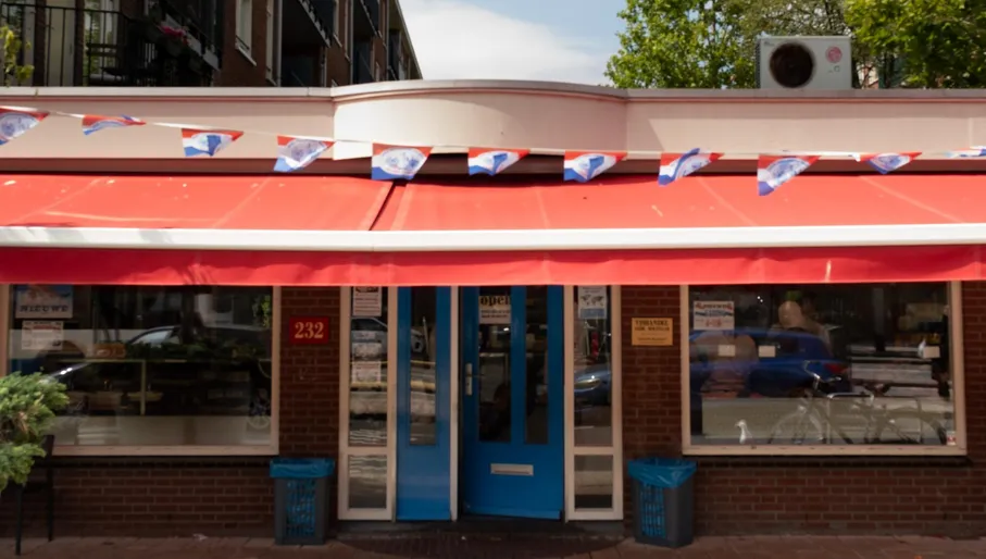 The photo was taken at Bos en Lommerweg 232 and it shows the exterior of the fish shop Gebr Molenaar in the neighbourhood Bos en Lommer.