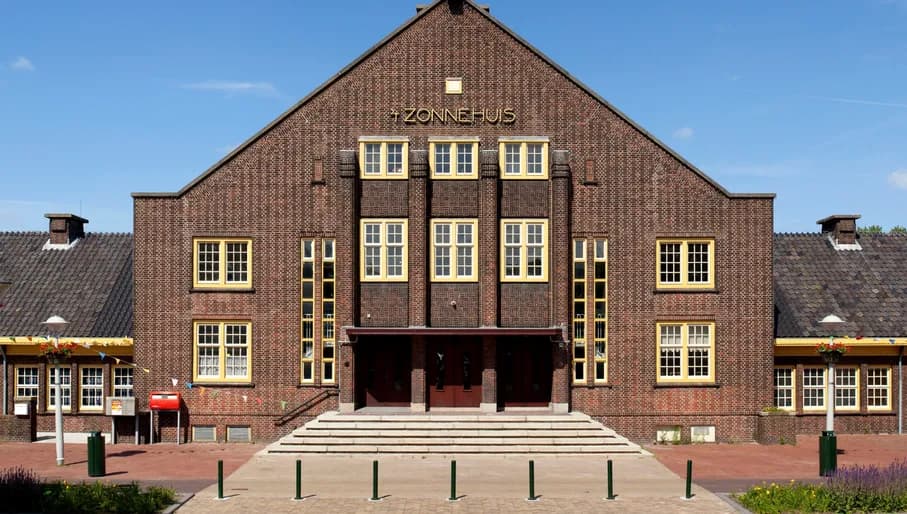 't Zonnehuis exterior by day