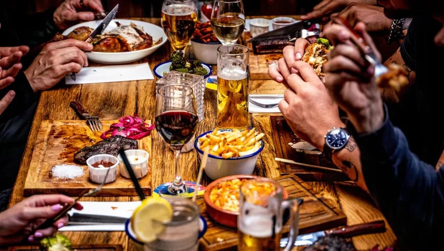 Cannibale Royale people enjoying food and drinks