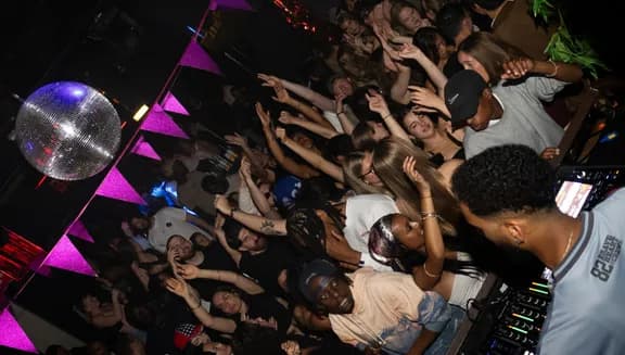 Bitterzoet DJ playing music and people dancing