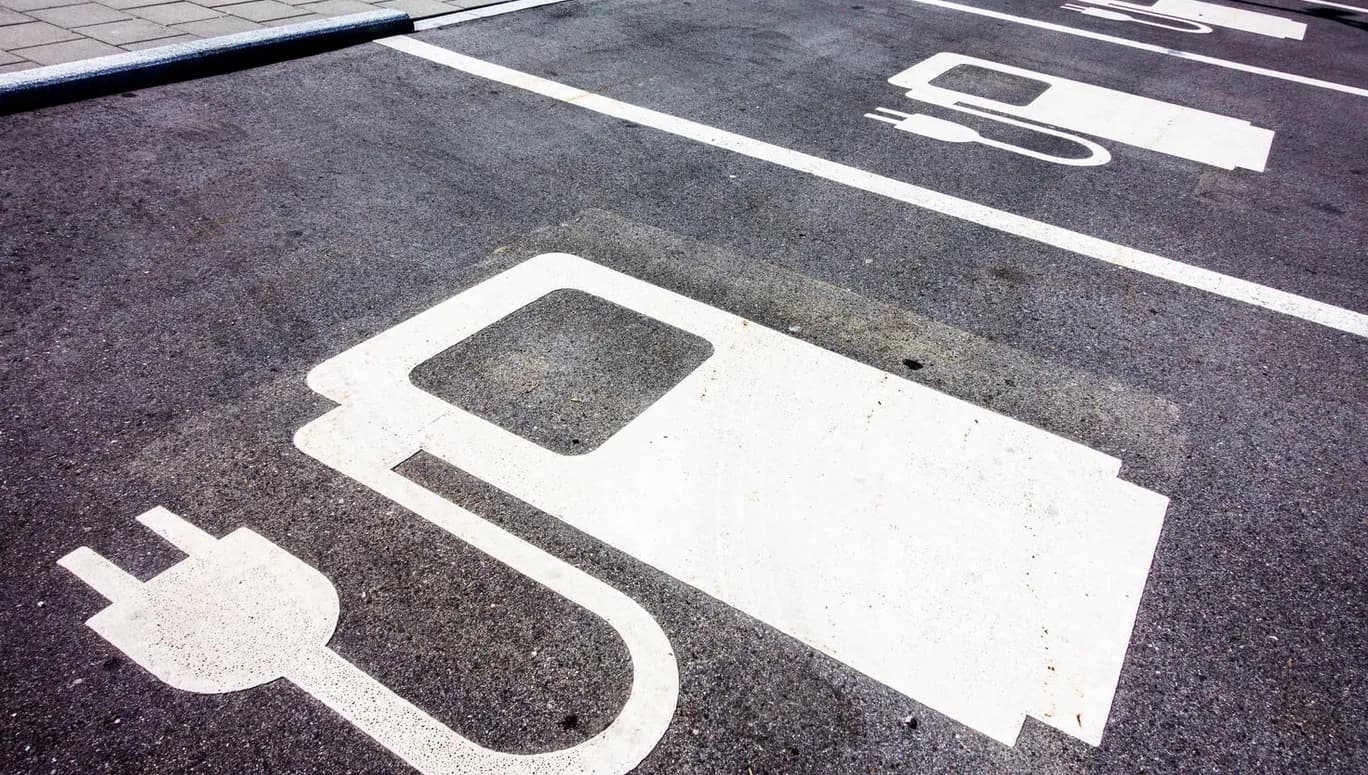 signs for a power supply for electric cars