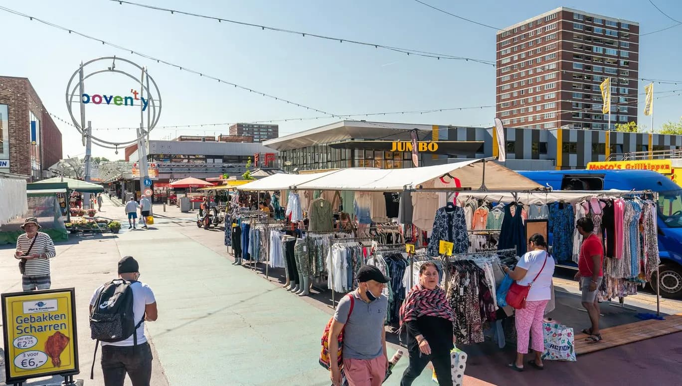 People shopping at the Buikslotermeerplein market