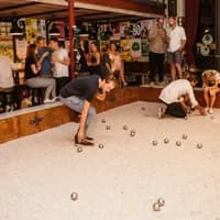 Mooie Boules people playing jeu de boules