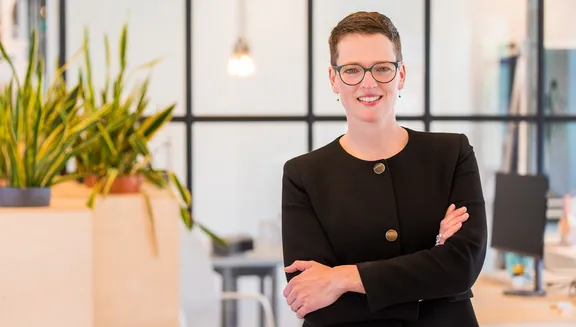 Portrait of Willemijn Schneyder-Valbracht, founder of SwipeGuide, in office.