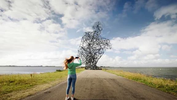 A woman making a picture of Exposure Landart Lelystad