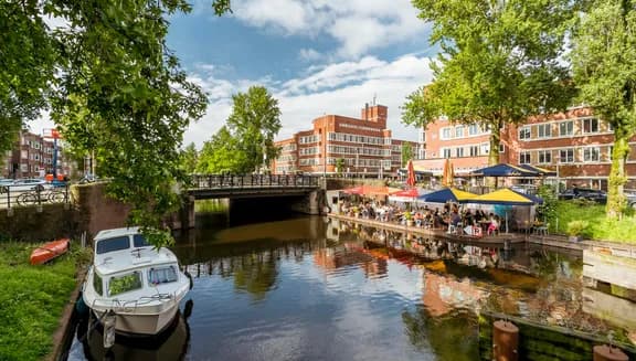 Terrace of Restaurant De Neef van Fred at Admiralengracht.