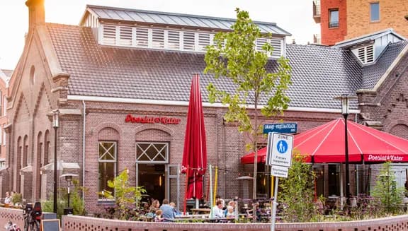 People sitting Outside Poesiat en Kater Oost