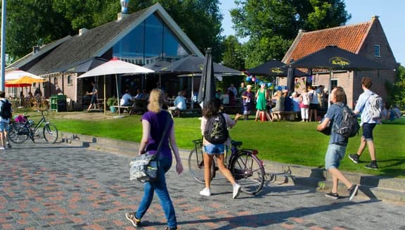 People outside cafe Polder