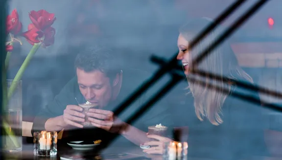 Romantiek, koppels, hot-choco, pre-valentijn, lampjes. Romance, couples,