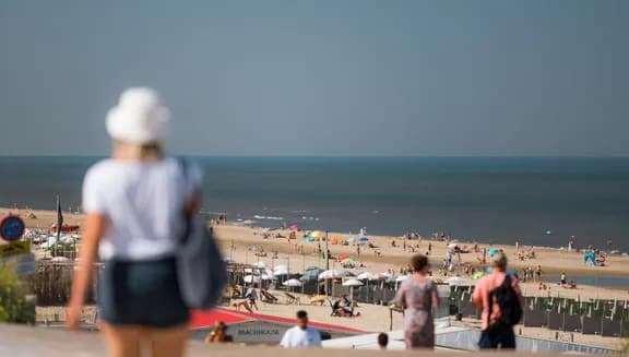 Overview of Zandvoort beach.