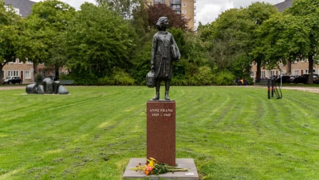 Anne Frank statue Rivierenbuurt