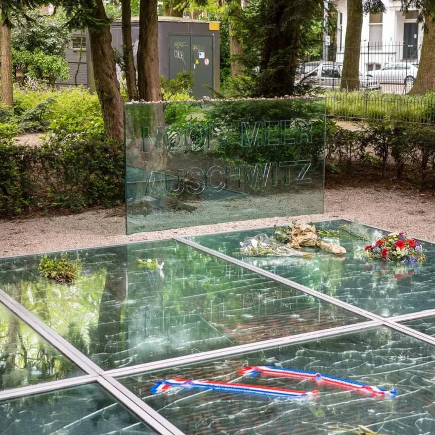 Het Auschwitzmonument van Jan Wolkers in het Wertheimpark