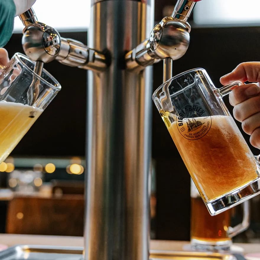 De Bierfabriek table with draft beer