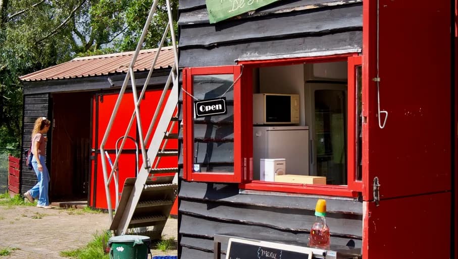 Café 'De Hooikeet' of Boerderij Westerpark.
