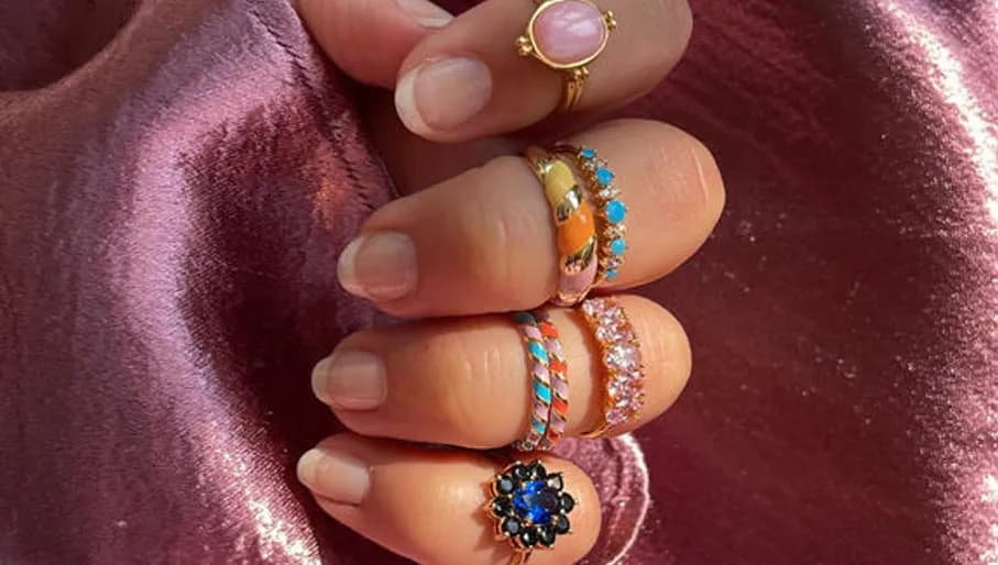 All the luck in the world store Amsterdam Zuid, hand with rings