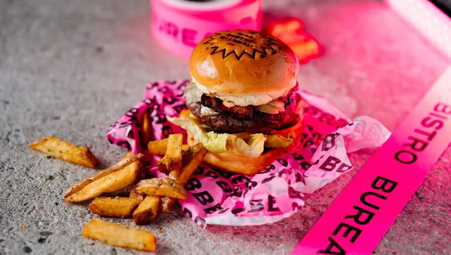 Bar Bistro Bureau hamburger & fries