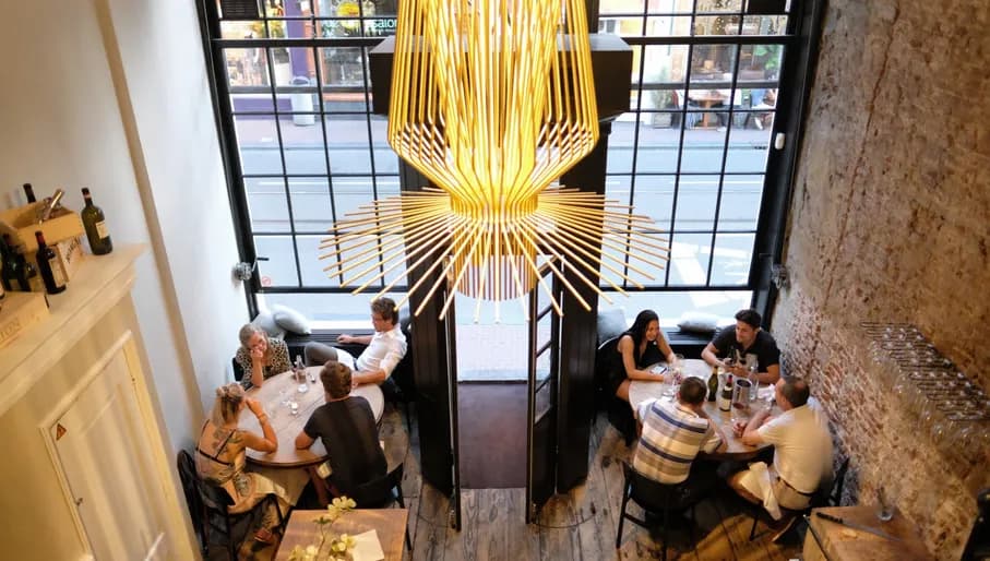 Zoldering restaurant interior