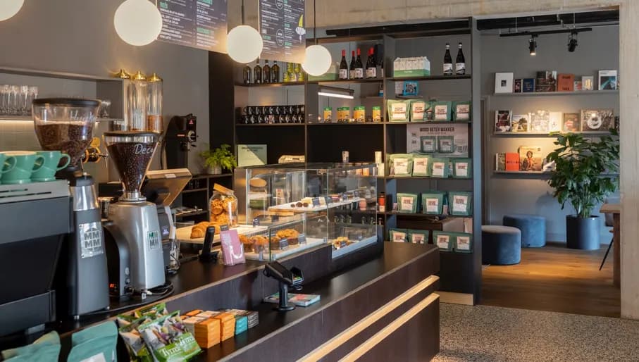 Anne&Max café interior