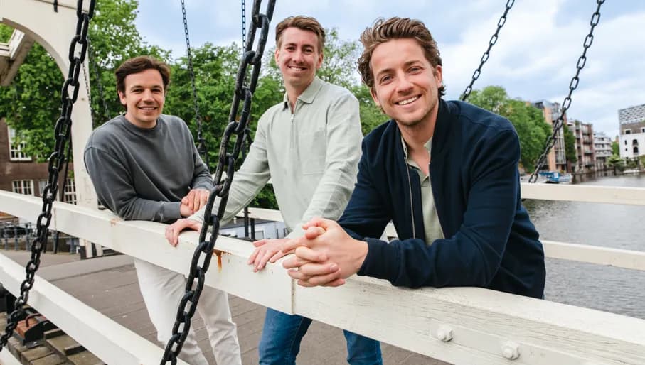 Picture of the Sparqle team on a bridge overlooking a canal, FoundersFridays heroes