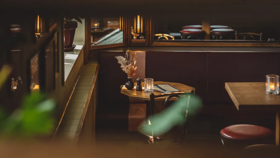 Bonnie café-bar interior