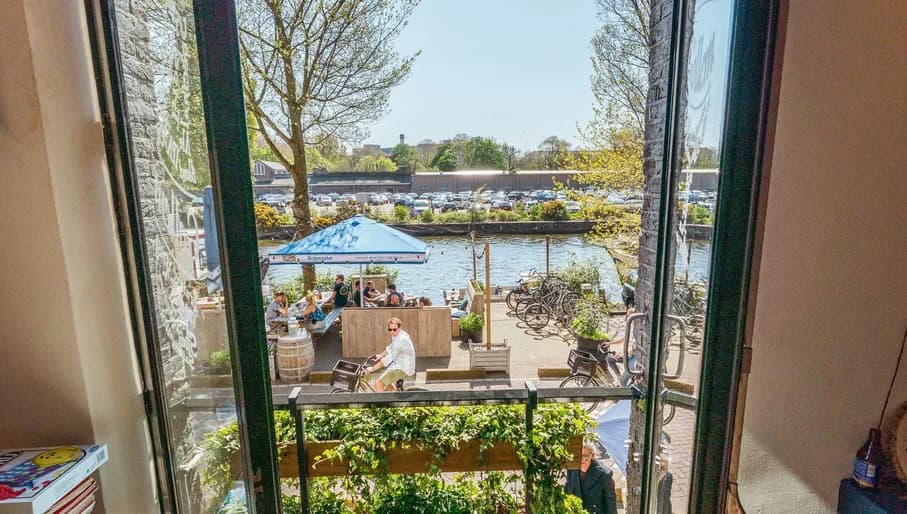 People sitting on the terrace of Gollem Aan Het Water at Entrepotdok