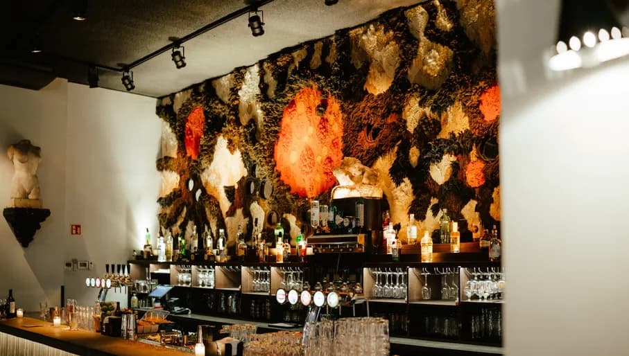 Louie Louie café-restaurant interior