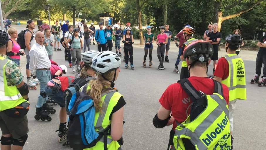 Friday Night Skate people skating in Vondelpark