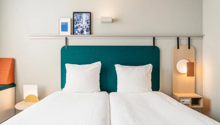 Hotel Casa Amsterdam hotel room.