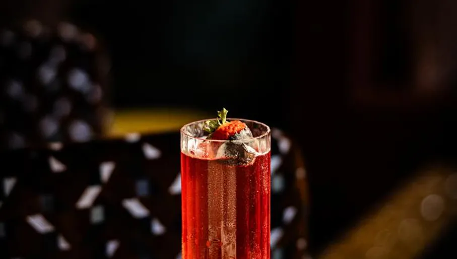 Cocktail at Barbue bar in the Hoxton Lloyd Hotel in the Oostelijke Havengebied.