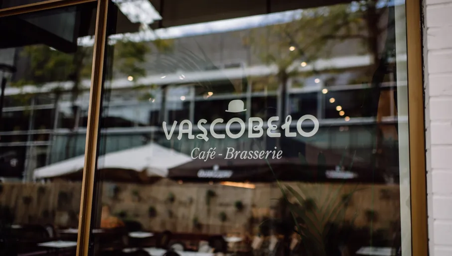 Vascobelo café exterior logo