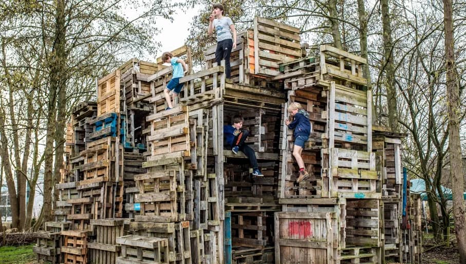 Jeugdland kids playing