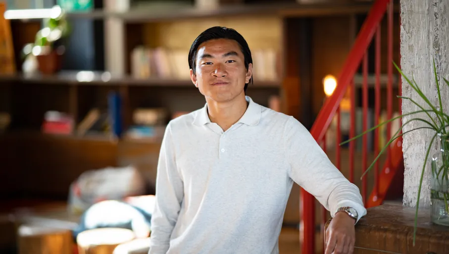 FoundersFridays hero, Junjie de Graaff, founder of GrownUpWorks