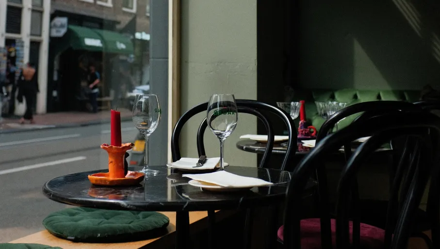 Bar Babar table next to the window