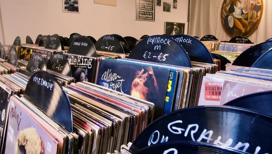 record palace records, vinyls inside