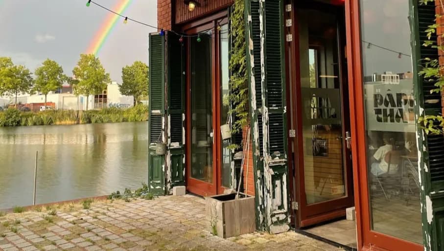 Papa Thang streetfood bistro entrance next to the water with rainbow