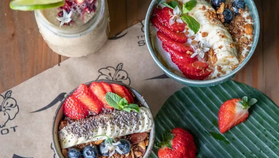 The Spot, beach club, Zandvoort food bowl, fruits