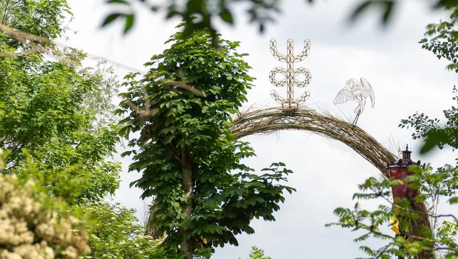 Ruigoord logo in nature by day