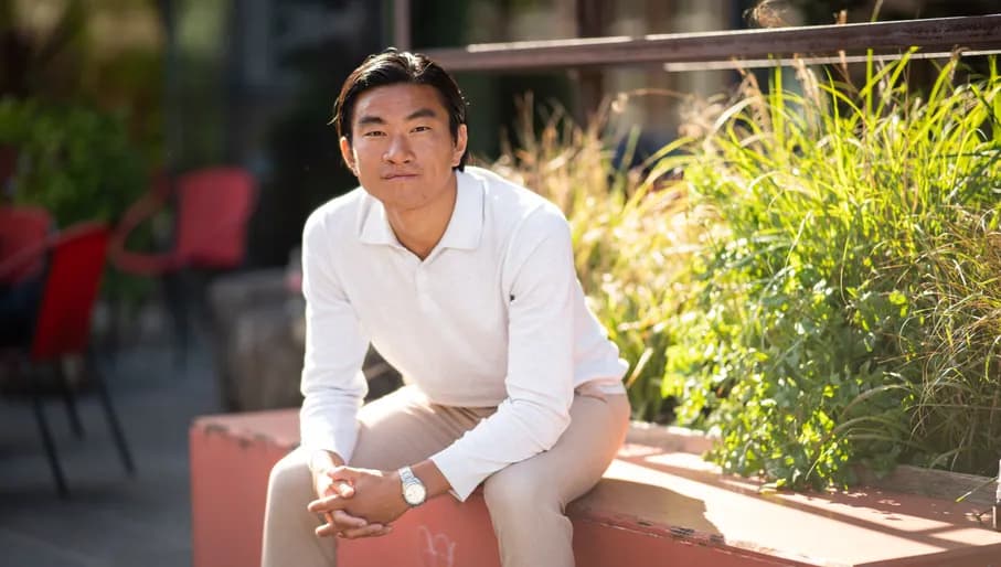FoundersFridays hero, Junjie de Graaff, founder of GrownUpWorks