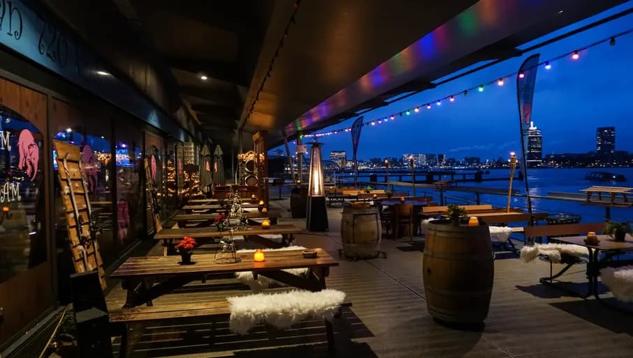 Delirium Café / Waterfront Amsterdam terrace with water view at night