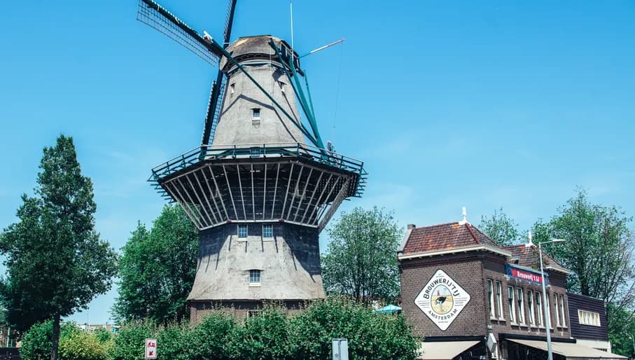 Brouwerij 't IJ exterior of the windmill during the day